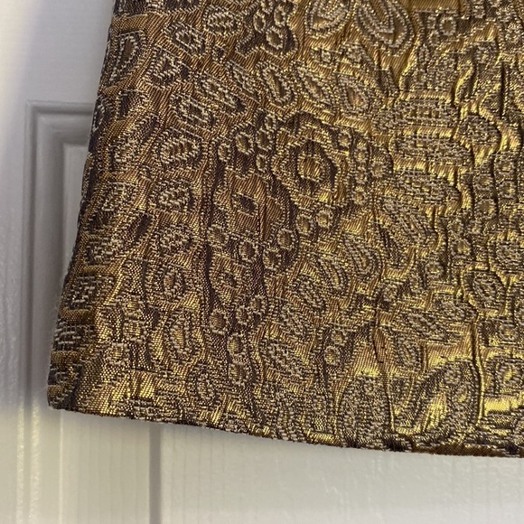 NWOT Loft Baroque fabric mini skirt. - Picture 2 of 14